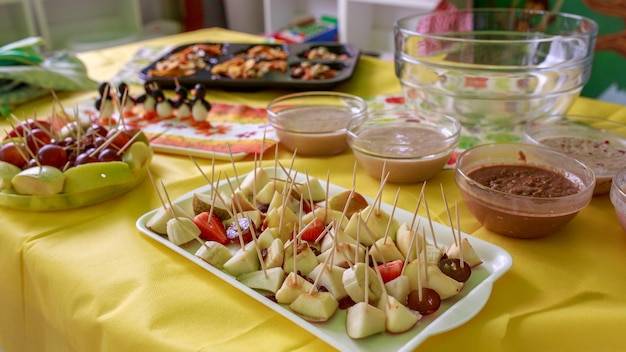 Co zrobić do jedzenia na domówkę żeby zaskoczyć gości?