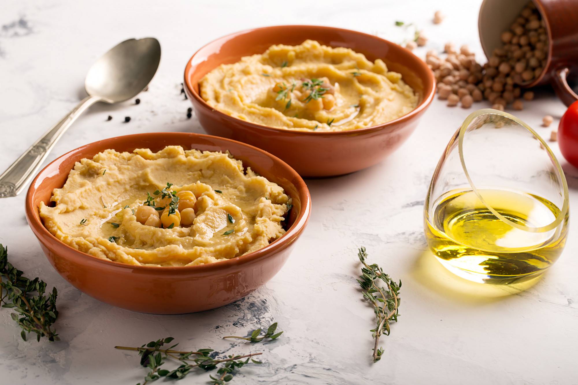 Jak podawać hummus aby zachwycić gości przy stole?