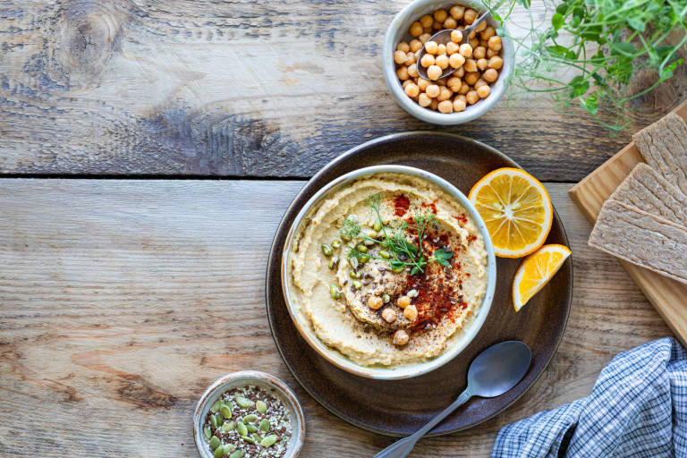 Jak zrobić hummus z cieciorki w domowych warunkach?
