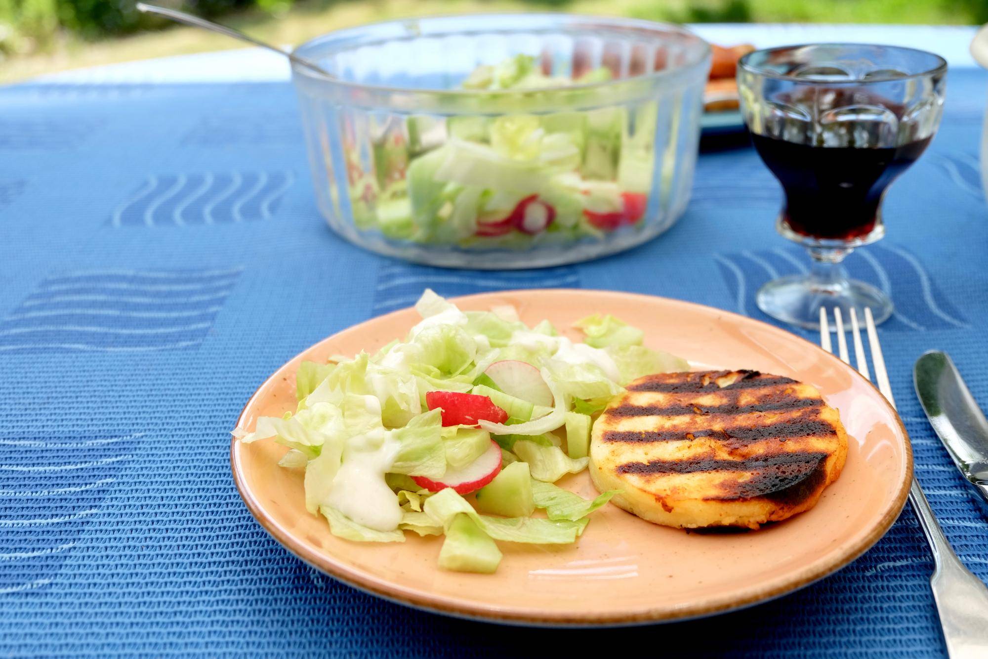 Jakie dania na upalne dni sprawdzą się w codziennym menu?