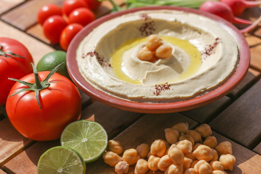 Jak podać hummus na imprezie by zachwycić gości?