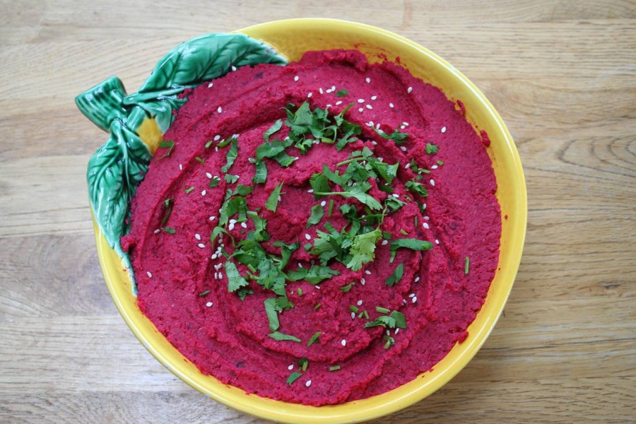Jak się je humus i z czym najlepiej go podawać?