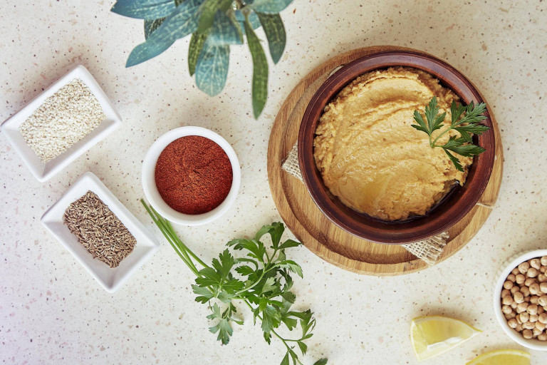 Jak zrobić hummus z papryką w domowej kuchni?